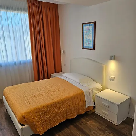 Victoria Royal Garden 3* Como